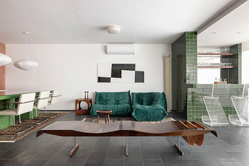 Контрастный дизайн интерьера отремонтированных апартаментов в Сан-Паулу