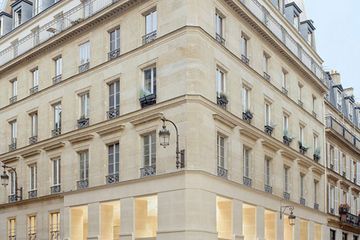 Облицованный известняком магазин Acne Studios на Rue Saint Honoré в Париже