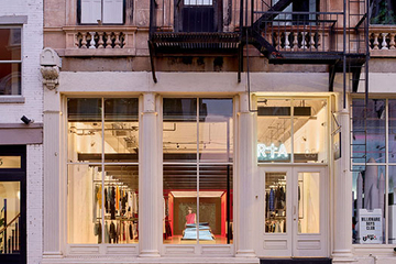 Интерьер магазина модной одежды Road to Awe в Нью-Йорке