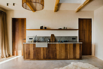 Дизайн дома для гостей в здании бывшей конюшни на Ибицы от Ibiza Interiors