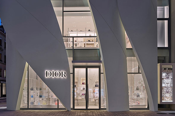 Дизайн фасада для Dior в Женеве в виде переплетающихся лепестков