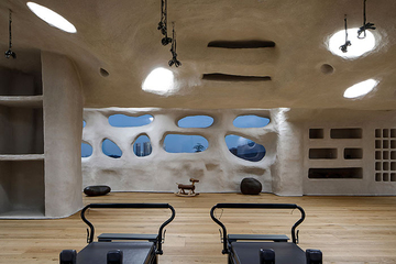 Дизайн студии пилатеса Xiamen от Wanmu Shazi в виде пещеры