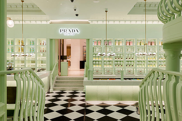 Модный дом Prada открывает поп-ап кафе в знаменитом Harrods