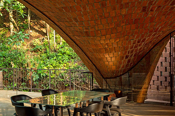 Ресторан Deva Dhare в Карнатаке с волнистой черепицей от Play Architecture