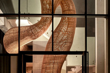 Enter Projects Asia оживляет бельгийский офис скульптурами из ротанга