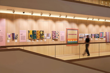 Выставка творчества Йинки Илори открывается в лондонском музее дизайна